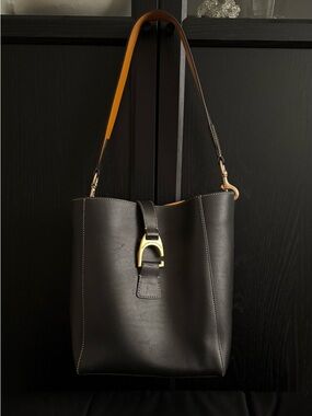 Vintage Dooney & Bourke Black Leather Bucket Shoulder Bag with Gold Hardware